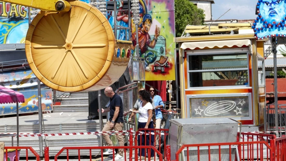 Τι δηλώνει η ιδιοκτήτρια του λούνα παρκ μετά την τραγωδία: «Είμαι μία μάνα που έχει χάσει μια κόρη 32 ετών…»